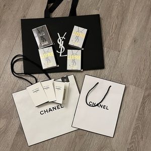 Bundle of parfum samples and shopping bag $20!